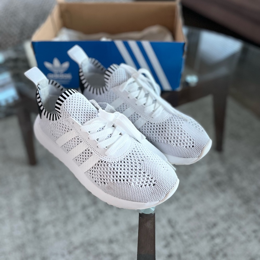 Adidas White Flashback WPK Winners Athletic Gym Travel Runner Sz 6
